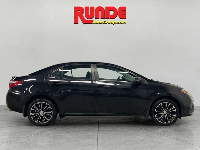Photo of 2016 Black Toyota Corolla