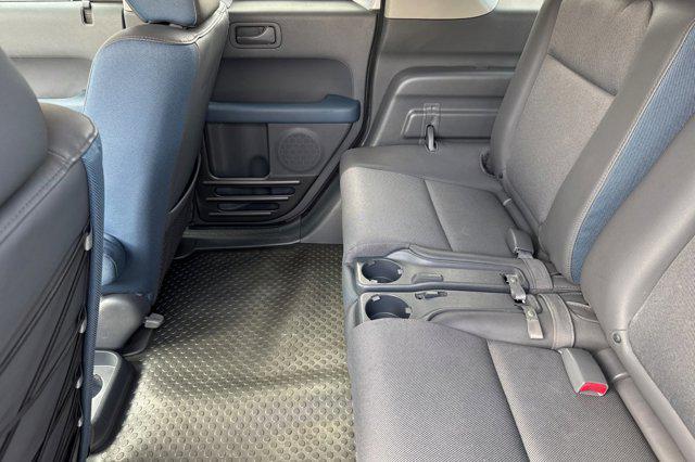 Photo of 2005 Fiji Blue Pearl Honda Element