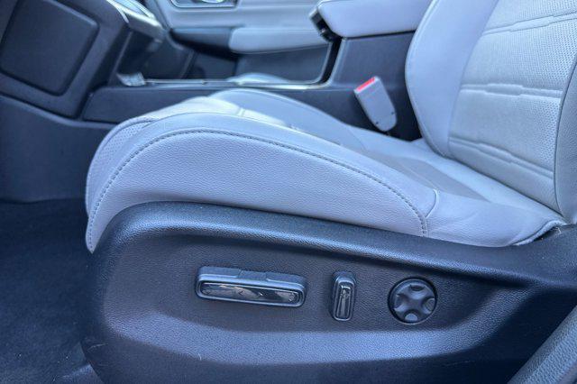 Photo of 2022 Lunar Silver Metallic Honda CR-V Hybrid