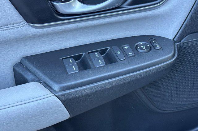 Photo of 2022 Lunar Silver Metallic Honda CR-V Hybrid