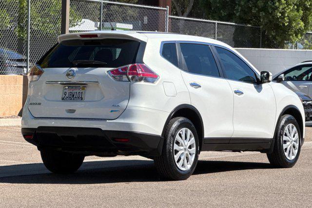 Photo of 2014 Moonlight White Nissan Rogue