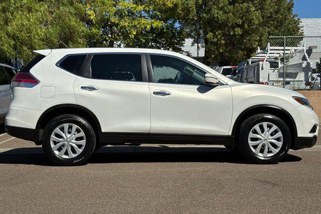 Photo of 2014 Moonlight White Nissan Rogue