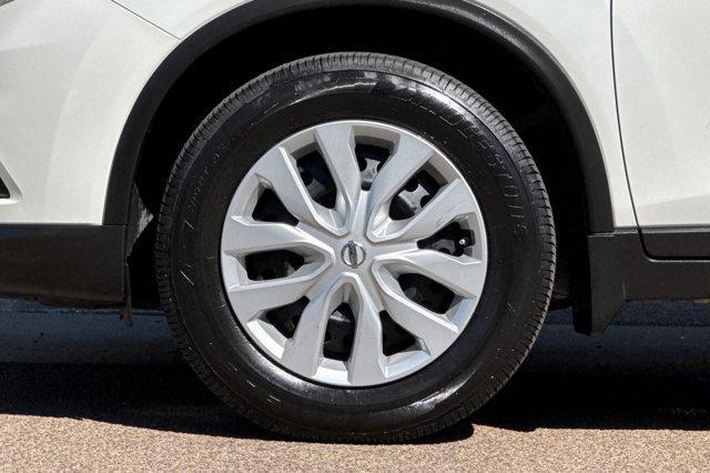 Photo of 2014 Moonlight White Nissan Rogue