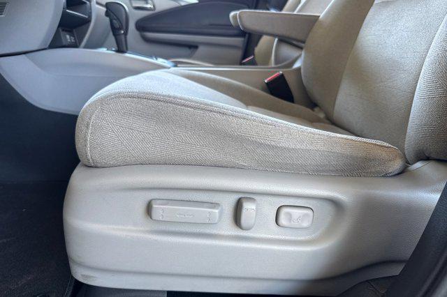 Photo of 2019 Lunar Silver Metallic Honda Pilot