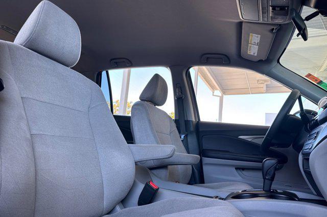 Photo of 2019 Lunar Silver Metallic Honda Pilot