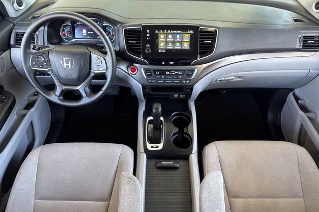 Photo of 2019 Lunar Silver Metallic Honda Pilot