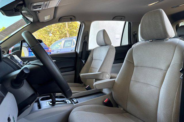 Photo of 2019 Lunar Silver Metallic Honda Pilot