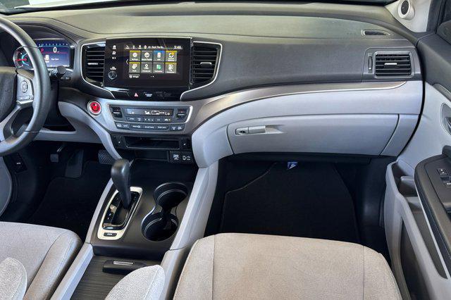 Photo of 2019 Lunar Silver Metallic Honda Pilot