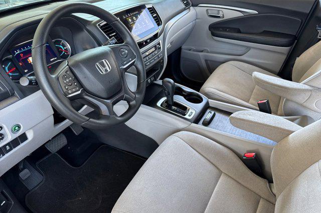 Photo of 2019 Lunar Silver Metallic Honda Pilot