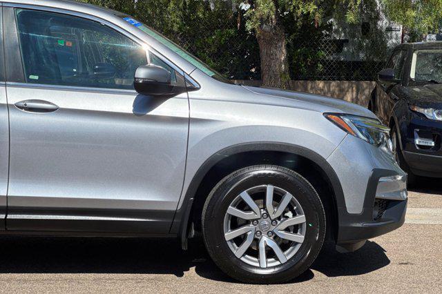 Photo of 2019 Lunar Silver Metallic Honda Pilot