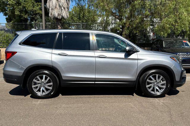 Photo of 2019 Lunar Silver Metallic Honda Pilot