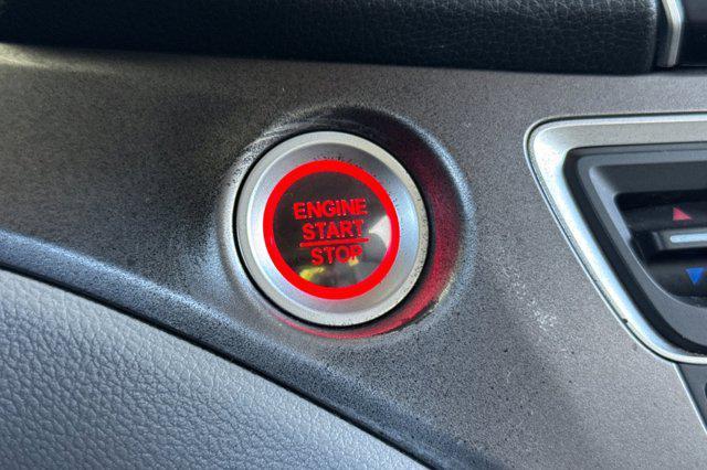 Photo of 2019 Lunar Silver Metallic Honda Pilot