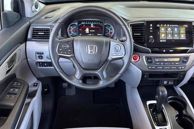 Photo of 2019 Lunar Silver Metallic Honda Pilot