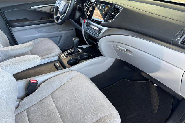 Photo of 2019 Lunar Silver Metallic Honda Pilot