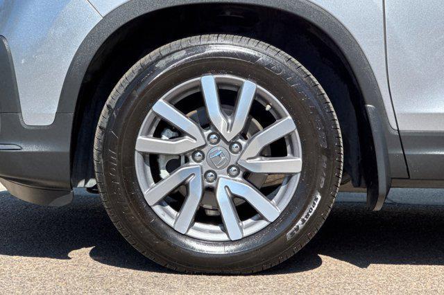 Photo of 2019 Lunar Silver Metallic Honda Pilot