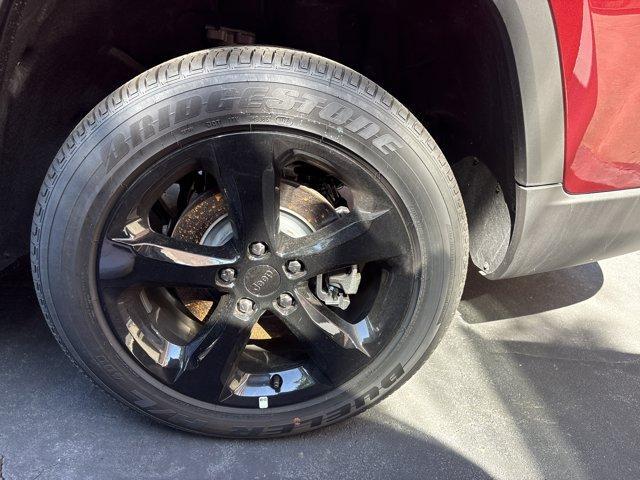 Photo of 2025 Velvet Red Pearlcoat Jeep Grand Cherokee L