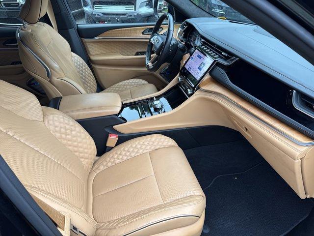 Photo of 2022 Diamond Black Jeep Grand Cherokee