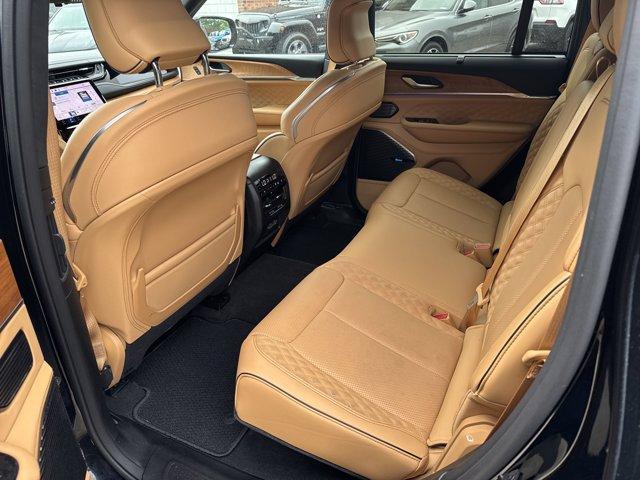 Photo of 2022 Diamond Black Jeep Grand Cherokee