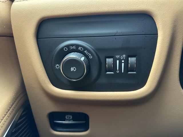 Photo of 2022 Diamond Black Jeep Grand Cherokee