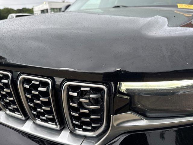 Photo of 2022 Diamond Black Jeep Grand Cherokee
