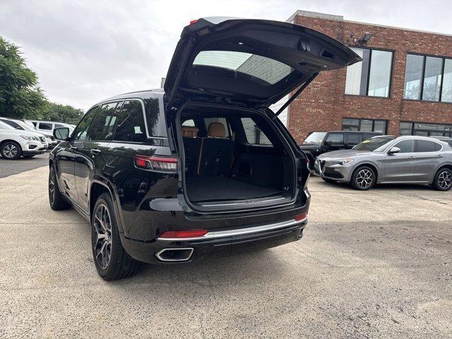 Photo of 2022 Diamond Black Jeep Grand Cherokee