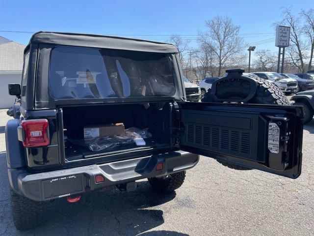 Photo of 2025 Black Clearcoat Jeep Wrangler