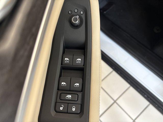 Photo of 2025 Bright White Clearcoat Jeep Grand Cherokee L
