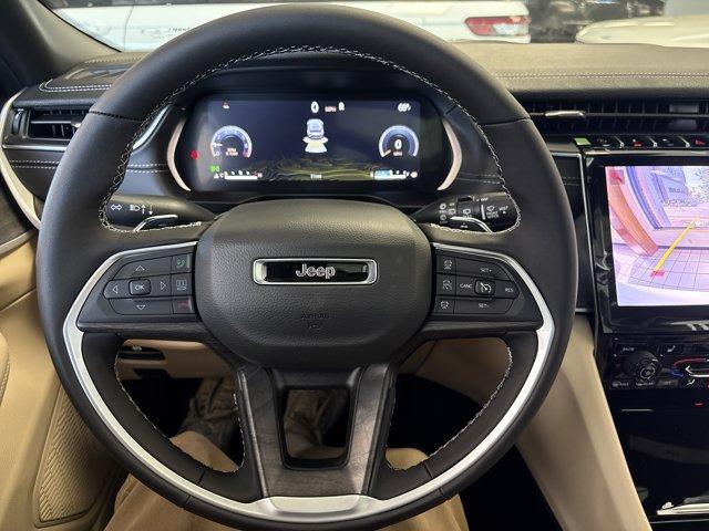 Photo of 2025 Bright White Clearcoat Jeep Grand Cherokee L