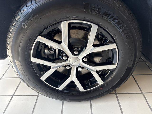 Photo of 2025 Bright White Clearcoat Jeep Grand Cherokee L