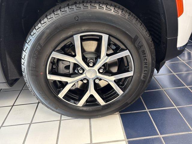 Photo of 2025 Bright White Clearcoat Jeep Grand Cherokee L