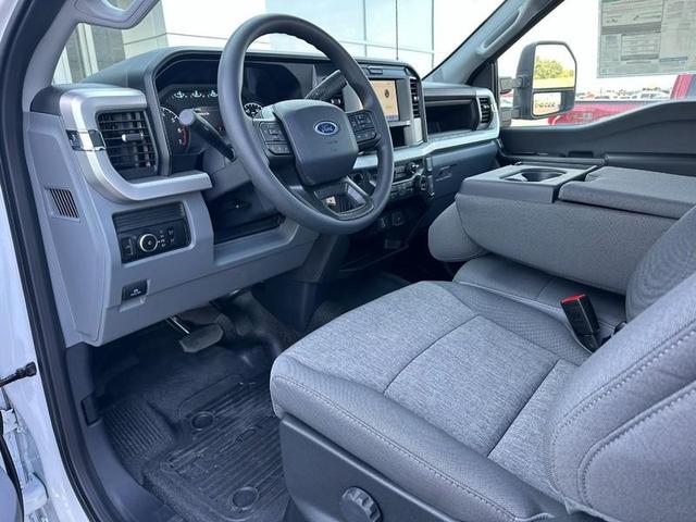 Photo of 2025 Oxford White Ford F-250