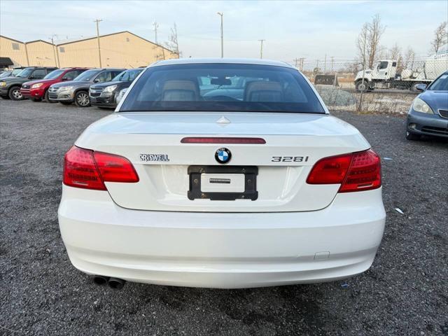 Photo of 2011 White BMW 328