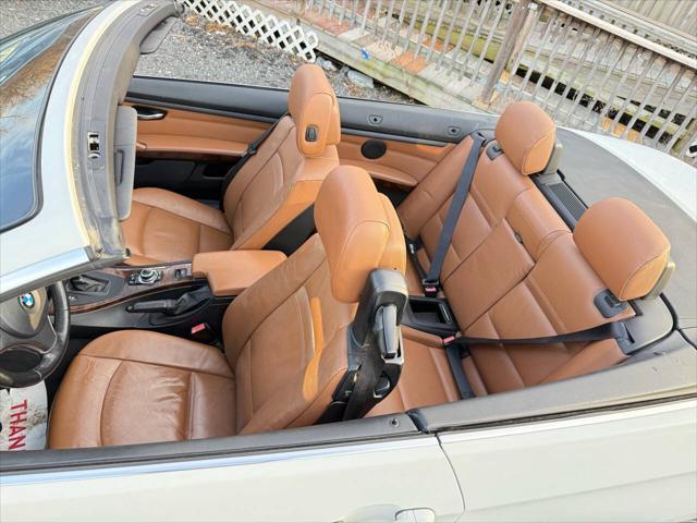 Photo of 2011 White BMW 328