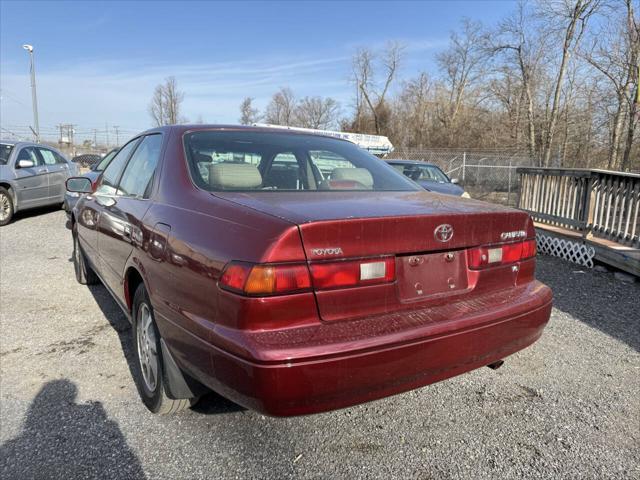 Photo of 1999 Burgundy Toyota Camry