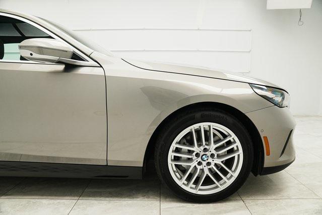Photo of 2024 Gray BMW 530