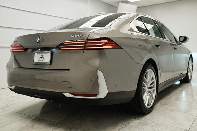 Photo of 2024 Gray BMW 530