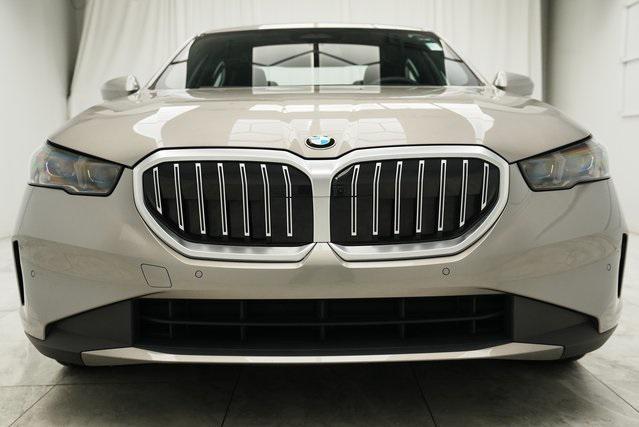Photo of 2024 Gray BMW 530