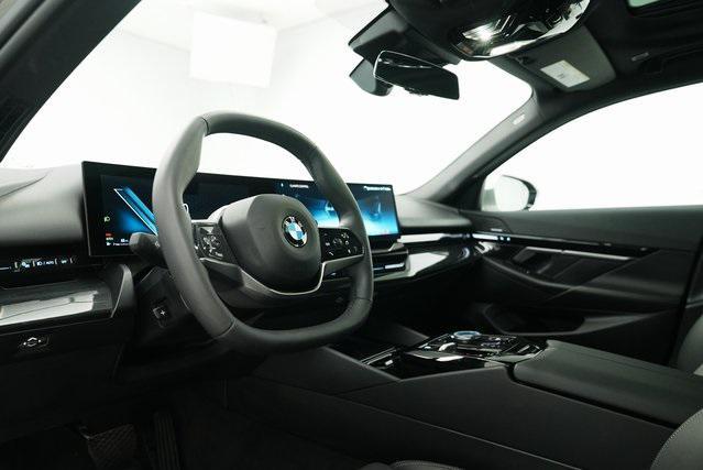 Photo of 2024 Gray BMW 530