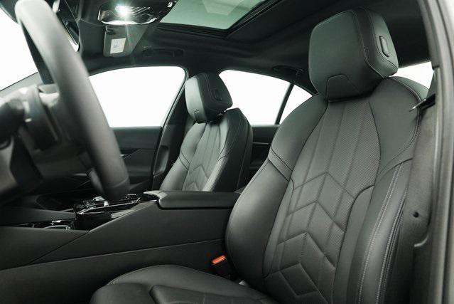 Photo of 2024 Gray BMW 530