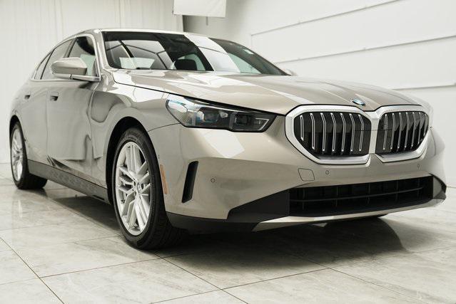 Photo of 2024 Gray BMW 530