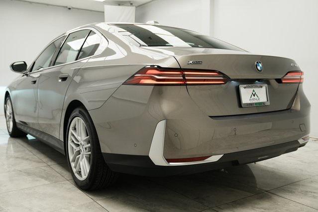 Photo of 2024 Gray BMW 530