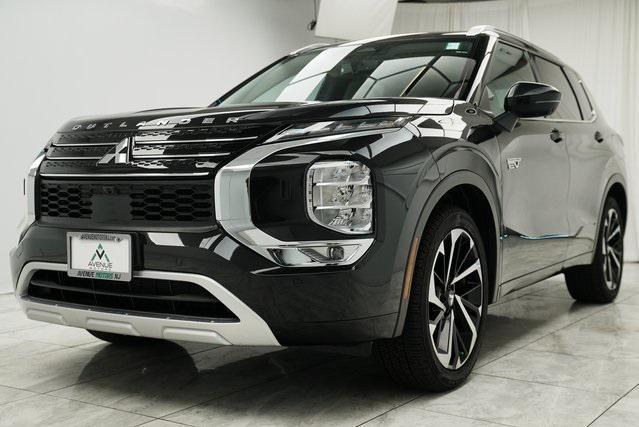 Photo of 2025 Black Diamond Mitsubishi Outlander PHEV