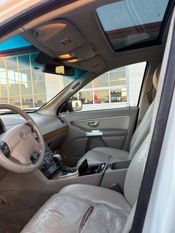Photo of 2004 Ice White Volvo XC90