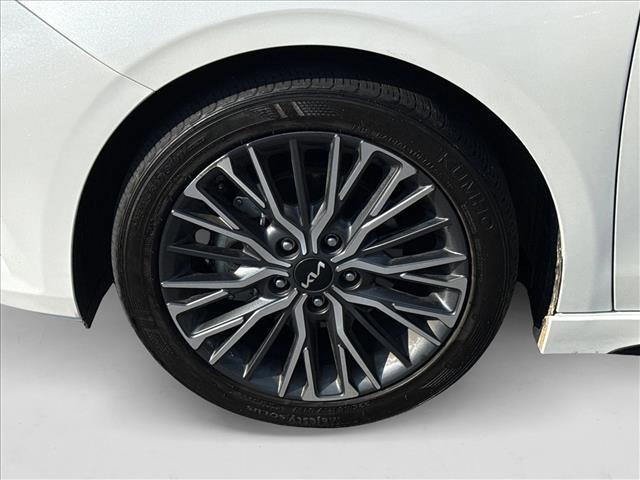Photo of 2023 Snow White Pearl Kia Forte