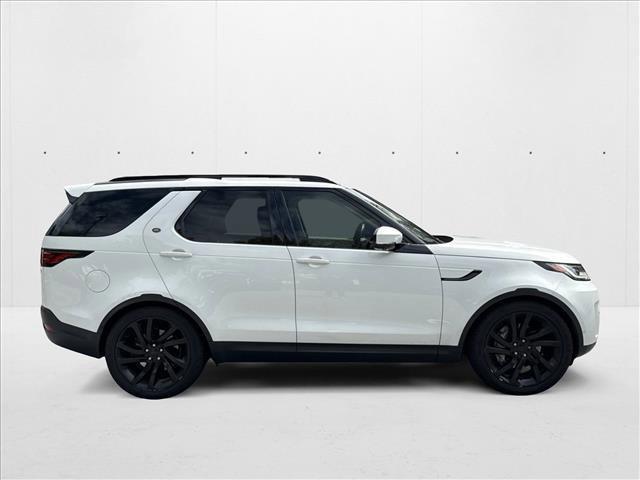 Photo of 2021 Fuji White [White] Land Rover Discovery