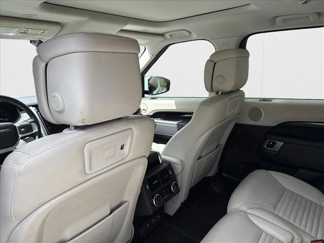 Photo of 2021 Fuji White [White] Land Rover Discovery