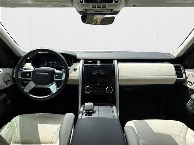 Photo of 2021 Fuji White [White] Land Rover Discovery