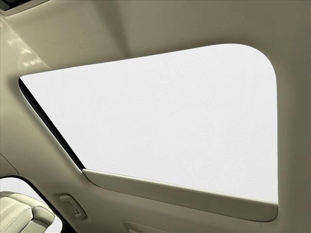 Photo of 2021 Fuji White [White] Land Rover Discovery