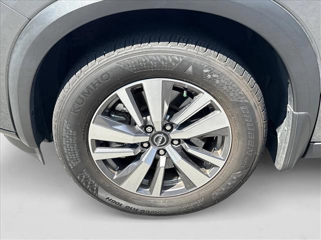 Photo of 2022 Gun Metallic Nissan Pathfinder