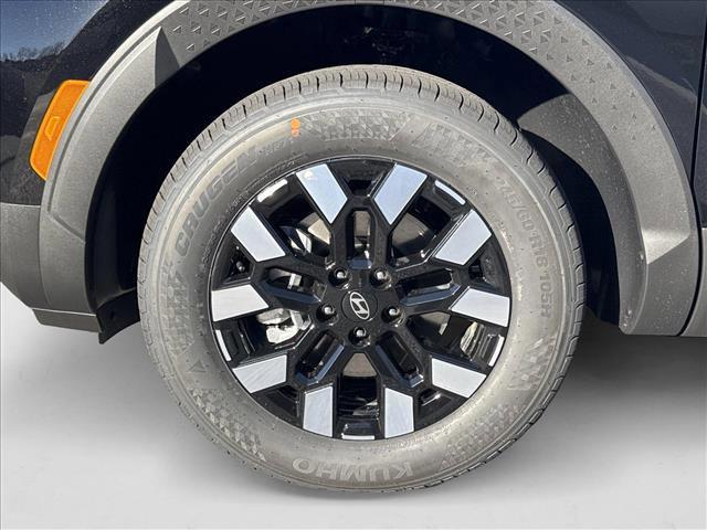 Photo of 2025 Phantom Black Hyundai SANTA CRUZ